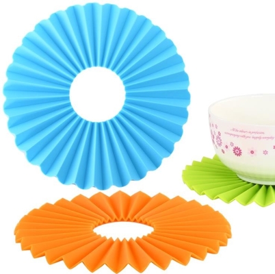 Corrugated Silicone Kitchen Tools , Round Silicone Placemats Non Slippery