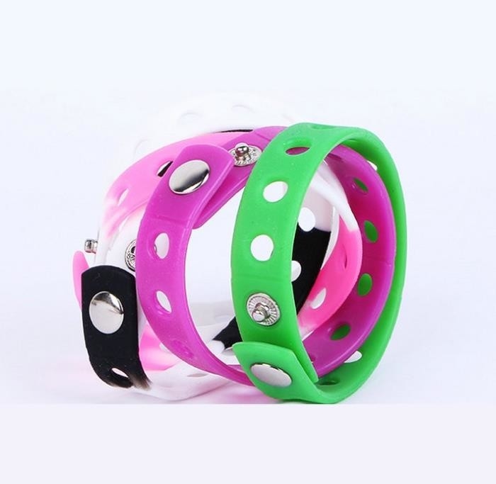 Promotional holes style  adjustable  bracelets ,  Colored Rubber Bracelets Metal Button